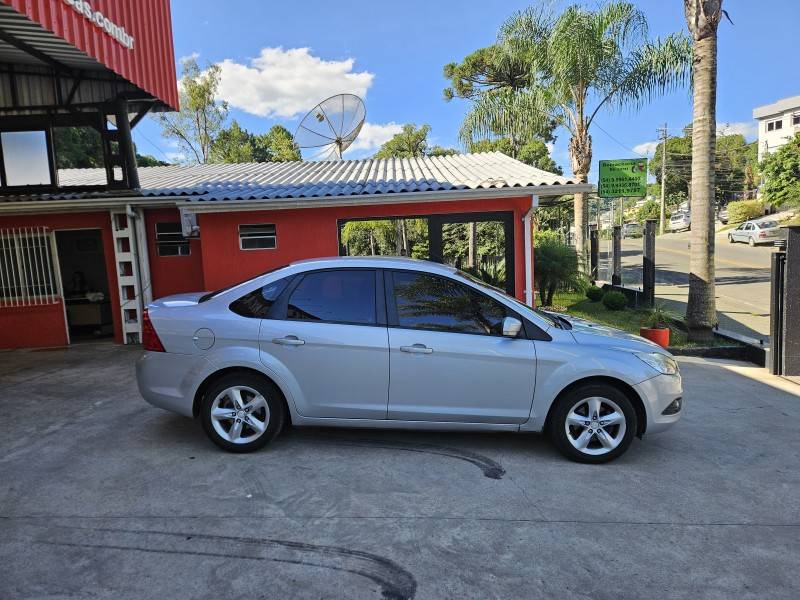 FORD - FOCUS - 2011/2011 - Prata - R$ 38.900,00