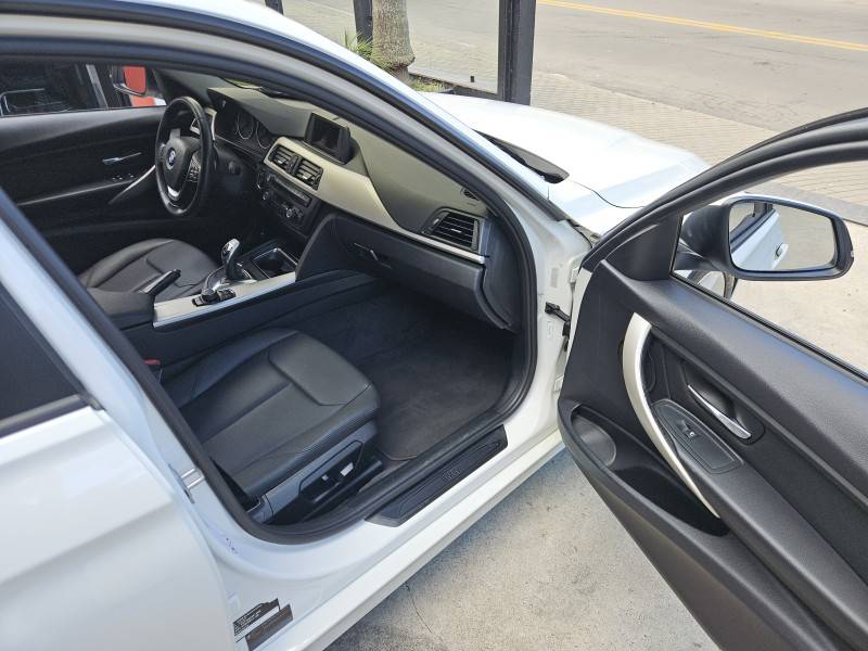 BMW - 320I - 2015/2015 - Branca - R$ 105.900,00