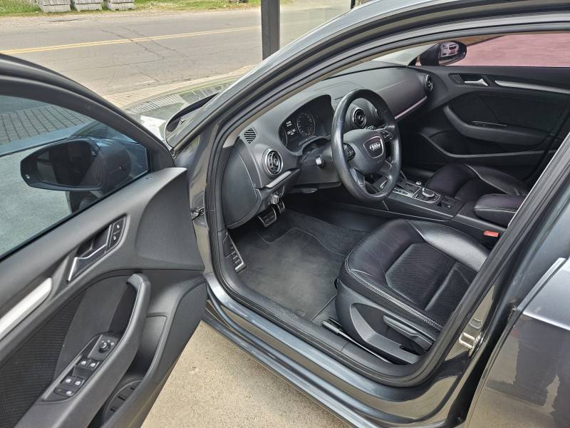 AUDI - A3 - 2013/2014 - Cinza - R$ 74.900,00