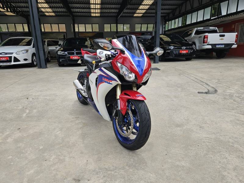 HONDA - CBR 1000RR - 2010/2010 - Branca - R$ 50.900,00