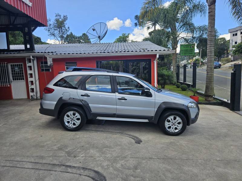 FIAT - PALIO - 2011/2011 - Prata - R$ 43.900,00