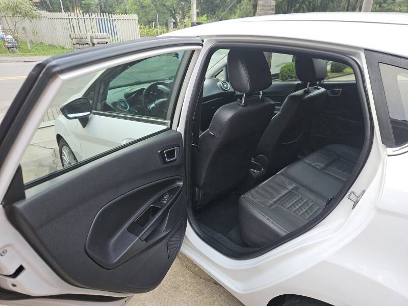 FORD - FIESTA - 2014/2014 - Branca - R$ 42.900,00