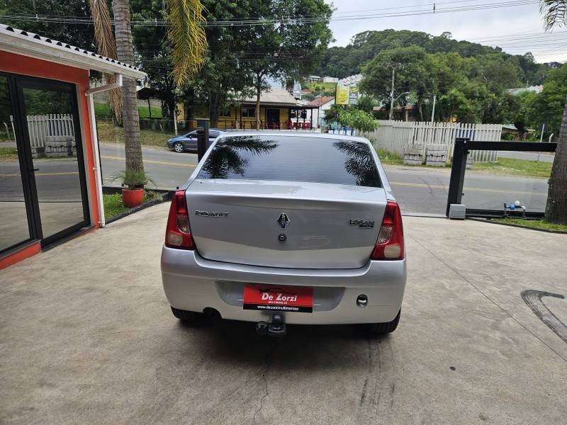RENAULT - LOGAN - 2008/2009 - Prata - R$ 30.000,00