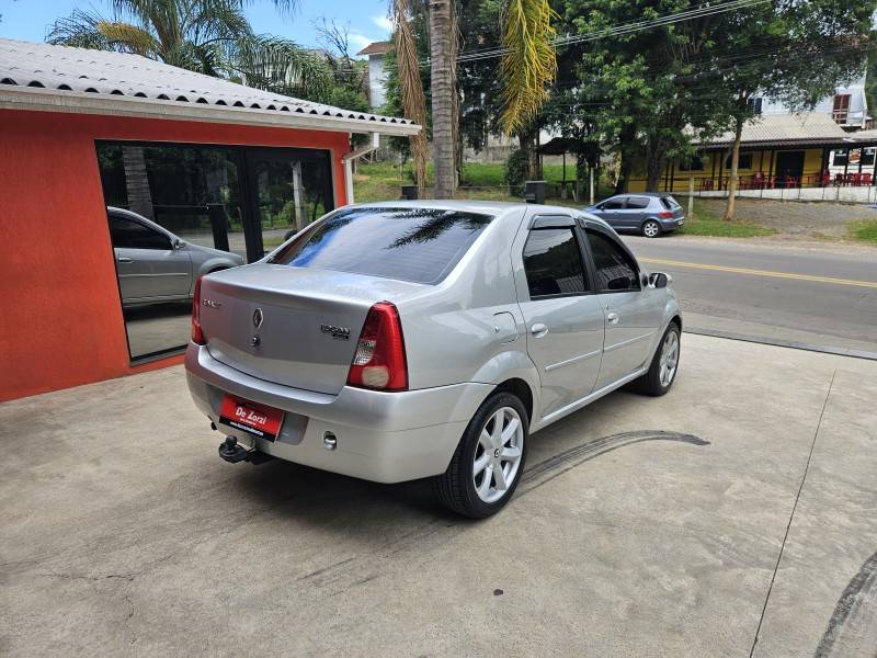 RENAULT - LOGAN - 2008/2009 - Prata - R$ 30.000,00