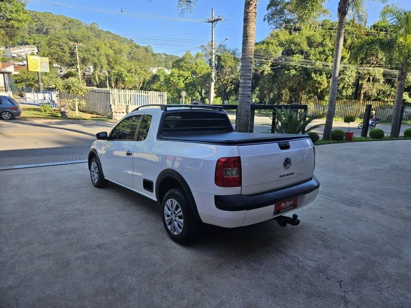 VOLKSWAGEN - SAVEIRO - 2014/2015 - Branca - R$ 52.900,00