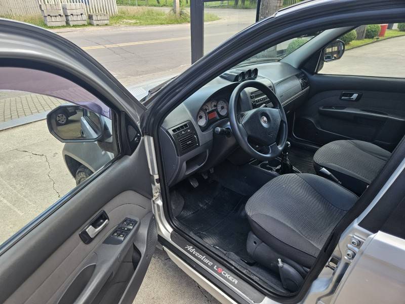 FIAT - PALIO - 2011/2011 - Prata - R$ 43.900,00