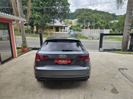 AUDI - A3 - 2013/2014 - Cinza - R$ 74.900,00
