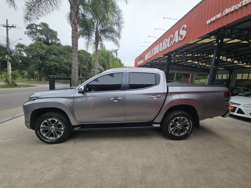 MITSUBISHI - L200 TRITON - 2022/2022 - Prata - R$ 215.900,00