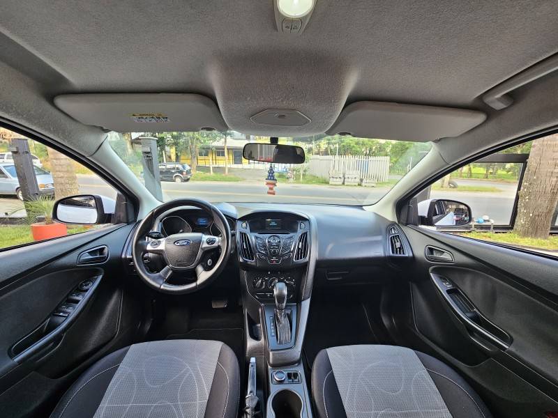 FORD - FOCUS - 2014/2014 - Branca - R$ 51.900,00
