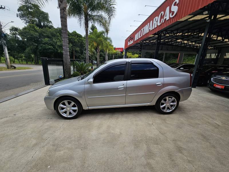 RENAULT - LOGAN - 2008/2009 - Prata - R$ 30.000,00