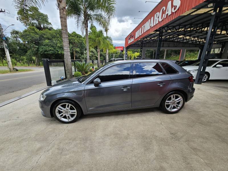 AUDI - A3 - 2013/2014 - Cinza - R$ 74.900,00