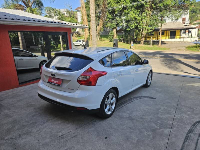 FORD - FOCUS - 2014/2014 - Branca - R$ 51.900,00
