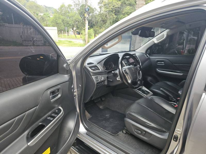 MITSUBISHI - L200 TRITON - 2022/2022 - Prata - R$ 215.900,00