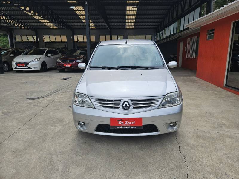 RENAULT - LOGAN - 2008/2009 - Prata - R$ 30.000,00