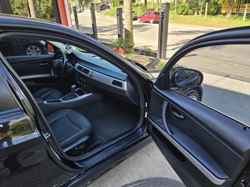 BMW - 318I - 2012/2012 - Preta - R$ 63.900,00
