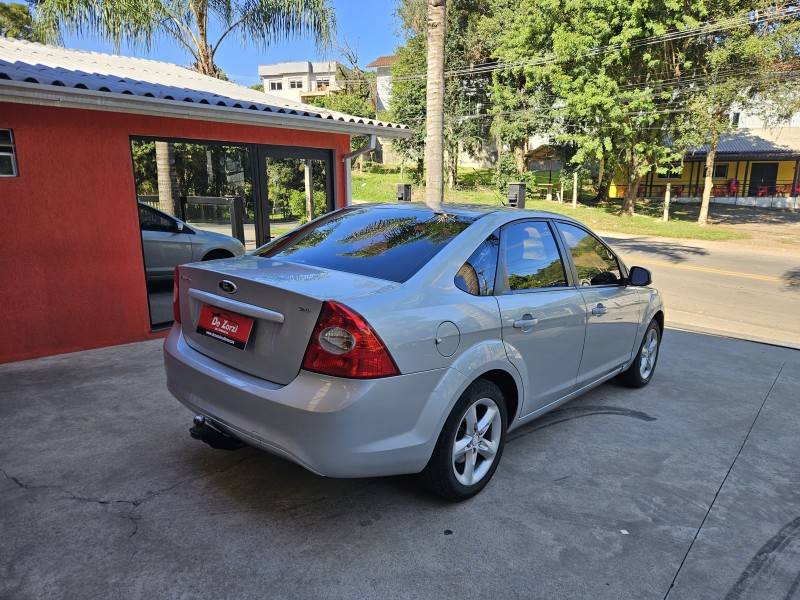FORD - FOCUS - 2011/2011 - Prata - R$ 38.900,00