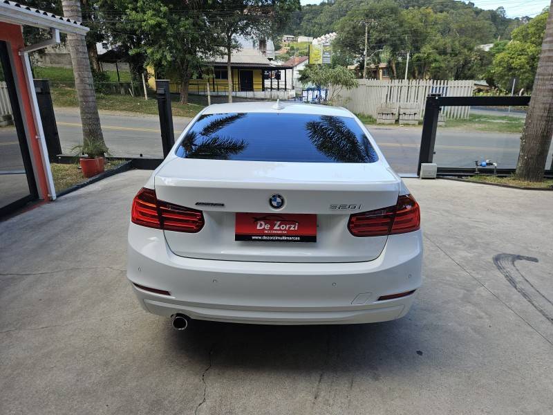BMW - 320I - 2015/2015 - Branca - R$ 105.900,00