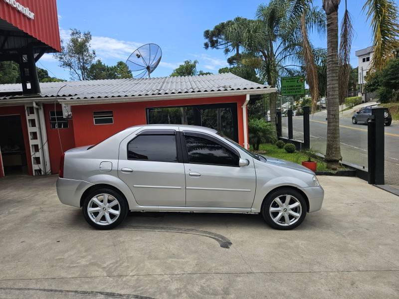 RENAULT - LOGAN - 2008/2009 - Prata - R$ 30.000,00
