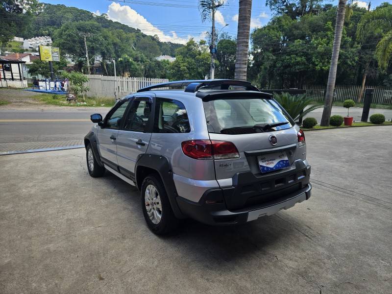 FIAT - PALIO - 2011/2011 - Prata - R$ 43.900,00
