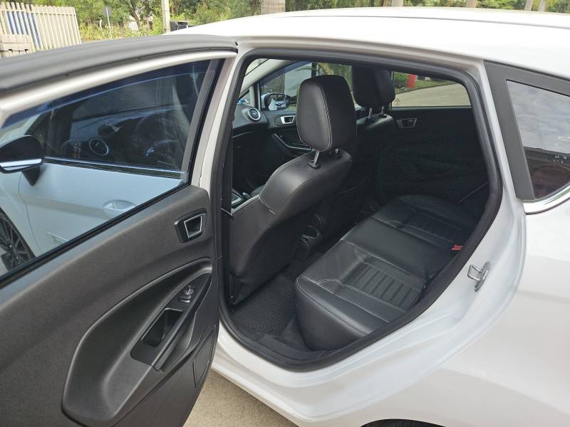 FORD - FIESTA - 2014/2015 - Branca - R$ 54.900,00