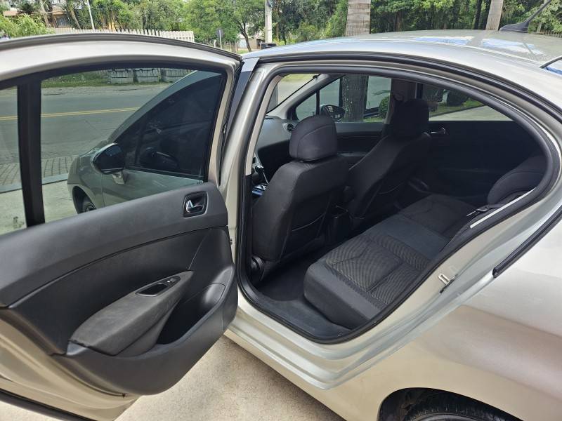 PEUGEOT - 408 - 2011/2012 - Prata - R$ 30.900,00