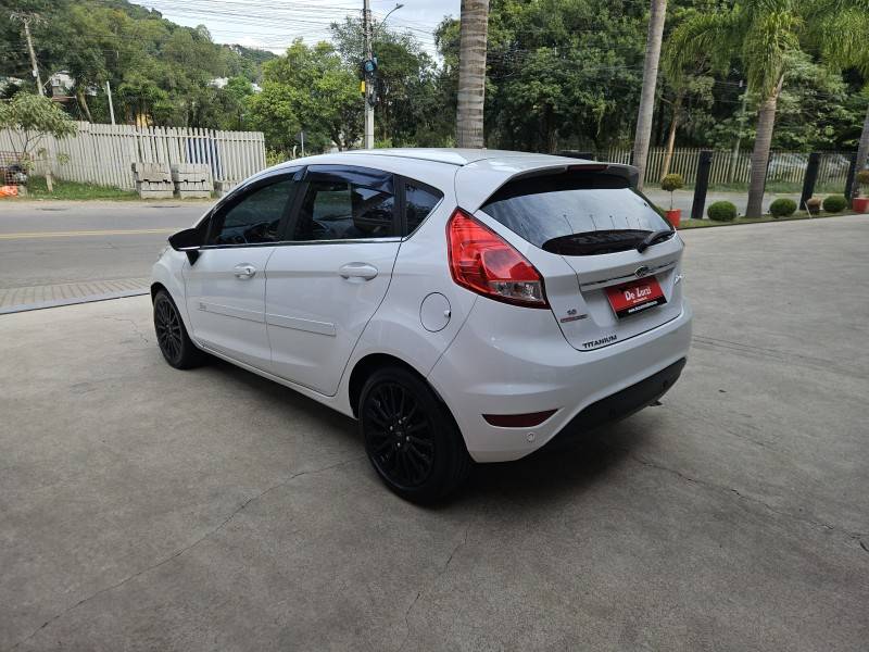 FORD - FIESTA - 2014/2015 - Branca - R$ 54.900,00