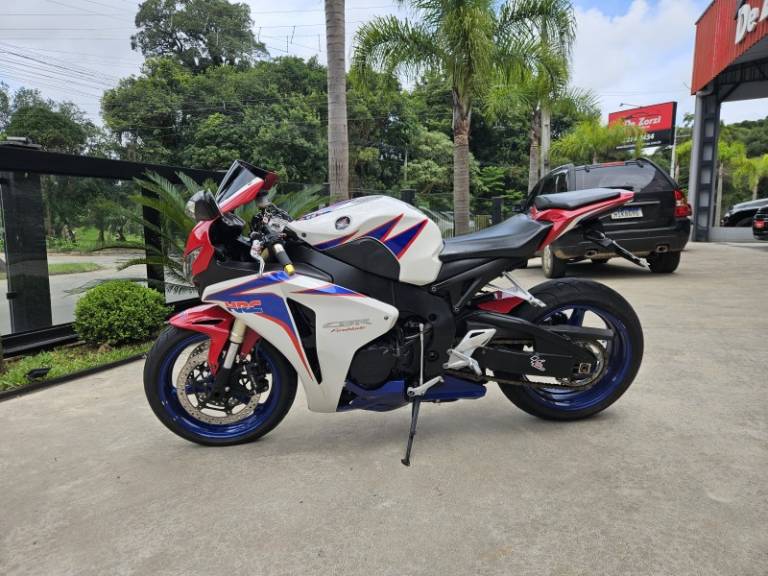 HONDA - CBR 1000RR - 2010/2010 - Branca - R$ 50.900,00