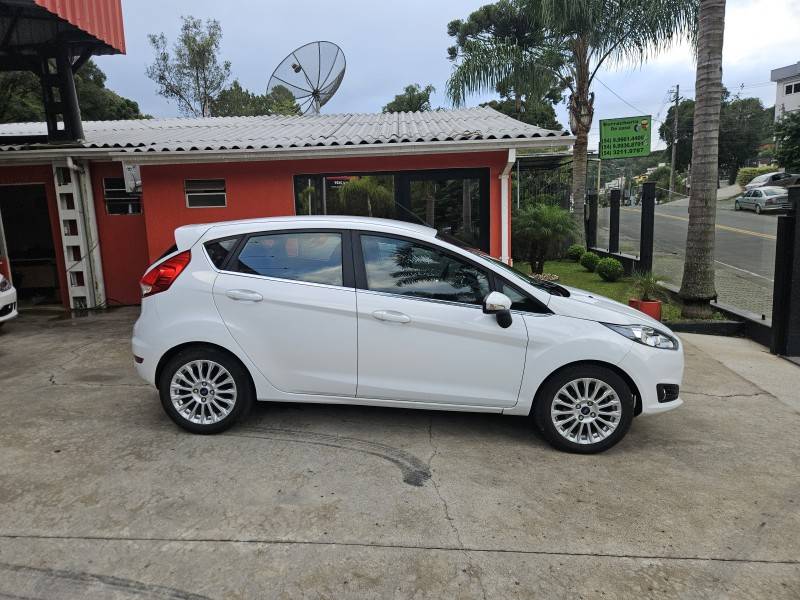 FORD - FIESTA - 2014/2014 - Branca - R$ 42.900,00