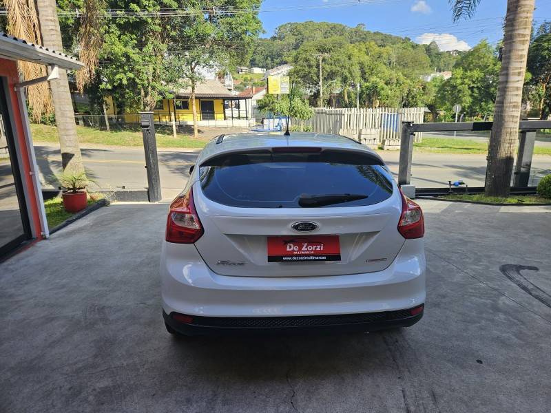 FORD - FOCUS - 2014/2014 - Branca - R$ 51.900,00