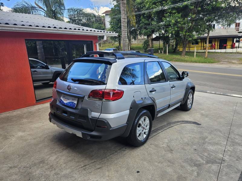FIAT - PALIO - 2011/2011 - Prata - R$ 43.900,00