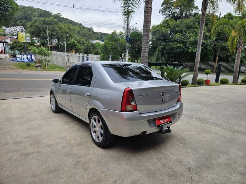 RENAULT - LOGAN - 2008/2009 - Prata - R$ 30.000,00