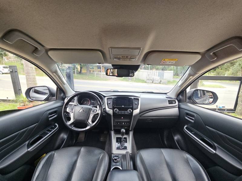MITSUBISHI - L200 TRITON - 2022/2022 - Prata - R$ 215.900,00