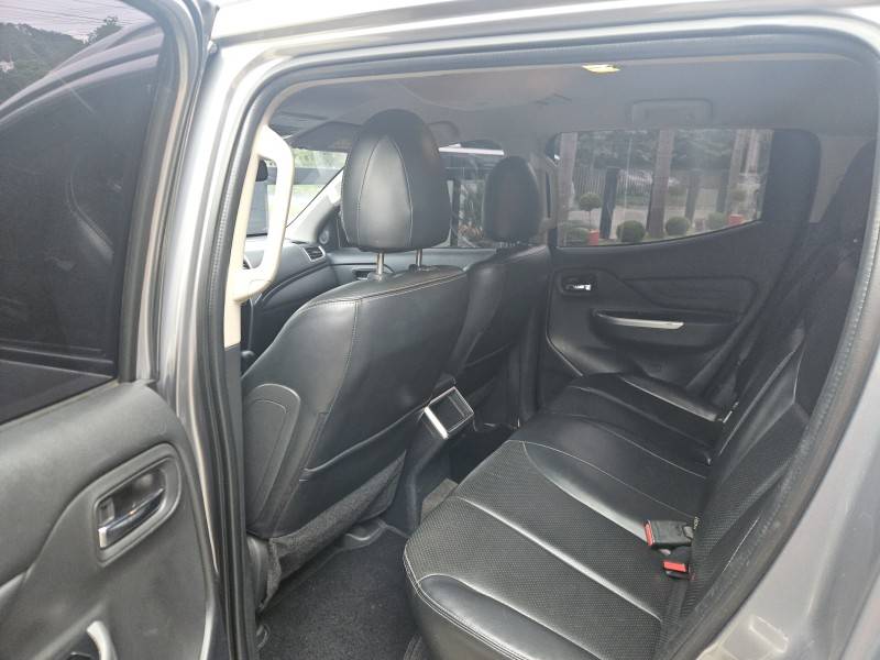 MITSUBISHI - L200 TRITON - 2022/2022 - Prata - R$ 215.900,00