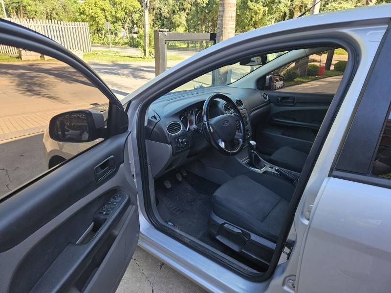 FORD - FOCUS - 2011/2011 - Prata - R$ 38.900,00