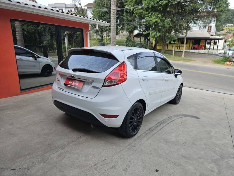 FORD - FIESTA - 2014/2015 - Branca - R$ 54.900,00