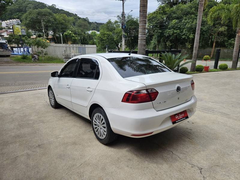 VOLKSWAGEN - VOYAGE - 2013/2013 - Branca - R$ 36.900,00