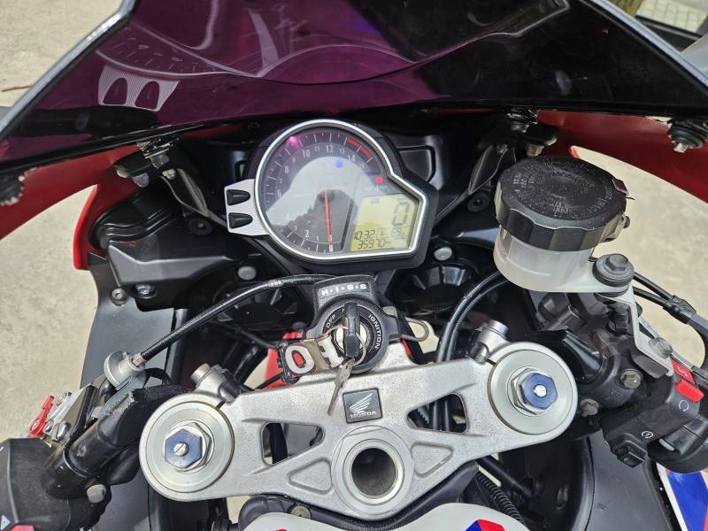 HONDA - CBR 1000RR - 2010/2010 - Branca - R$ 50.900,00