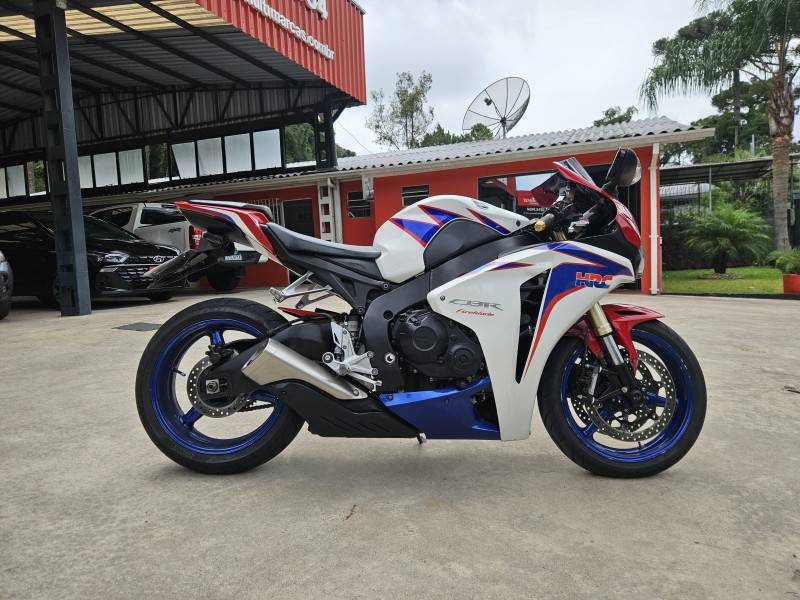 HONDA - CBR 1000RR - 2010/2010 - Branca - R$ 50.900,00