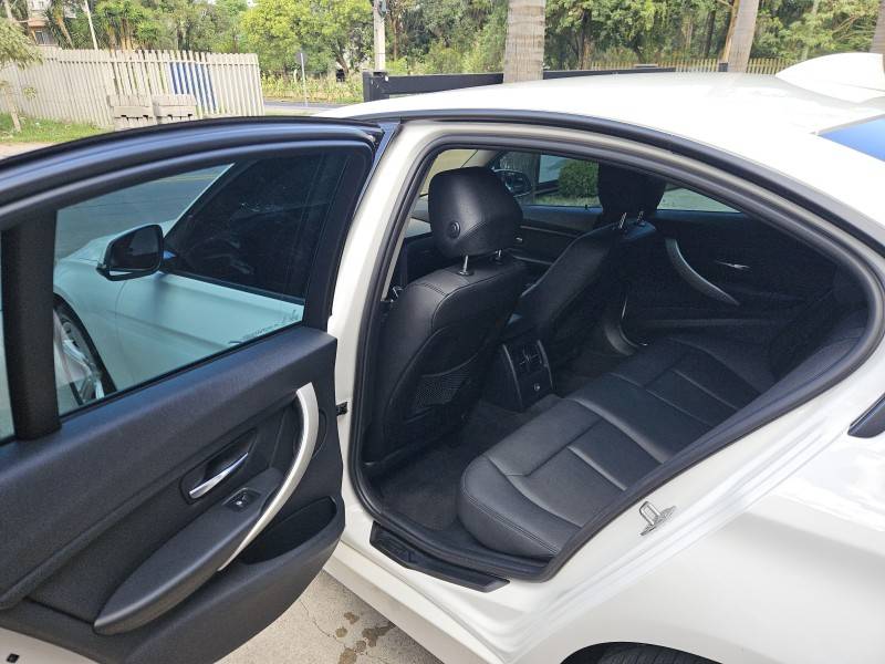 BMW - 320I - 2015/2015 - Branca - R$ 105.900,00