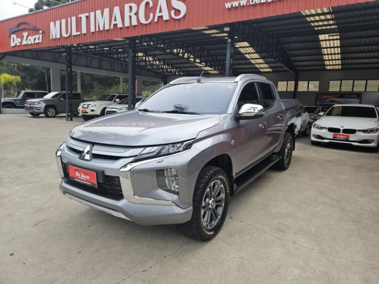 MITSUBISHI - L200 TRITON - 2022/2022 - Prata - R$ 215.900,00