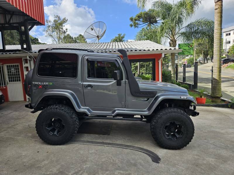 TROLLER - T4 - 2008/2008 - Cinza - R$ 99.900,00