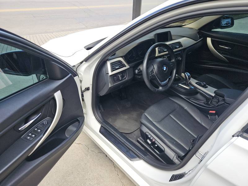 BMW - 320I - 2015/2015 - Branca - R$ 105.900,00