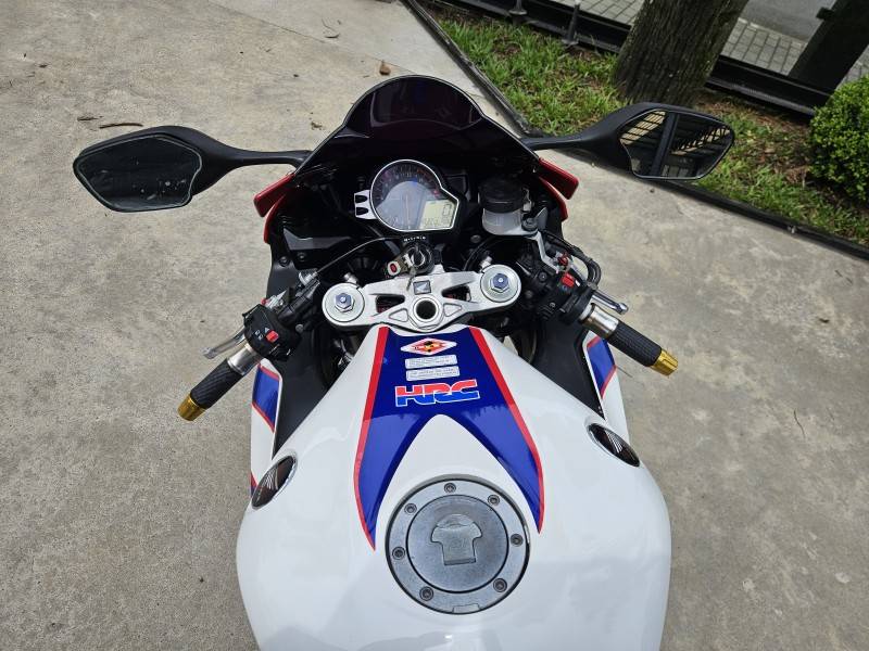 HONDA - CBR 1000RR - 2010/2010 - Branca - R$ 50.900,00