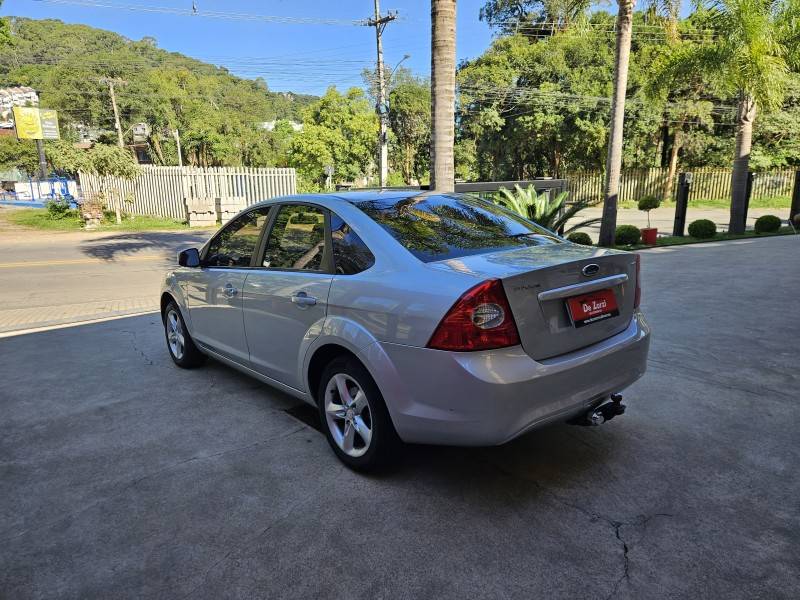 FORD - FOCUS - 2011/2011 - Prata - R$ 38.900,00
