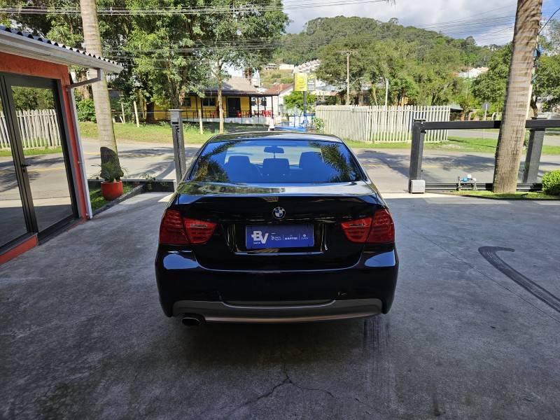 BMW - 318I - 2012/2012 - Preta - R$ 63.900,00