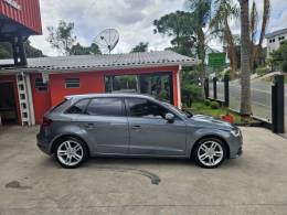 AUDI - A3 - 2013/2014 - Cinza - R$ 74.900,00