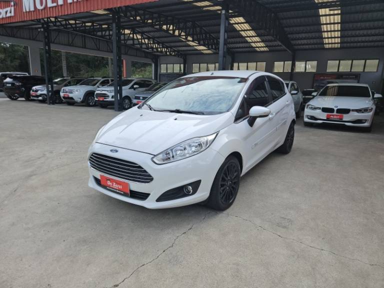 FORD - FIESTA - 2014/2015 - Branca - R$ 54.900,00