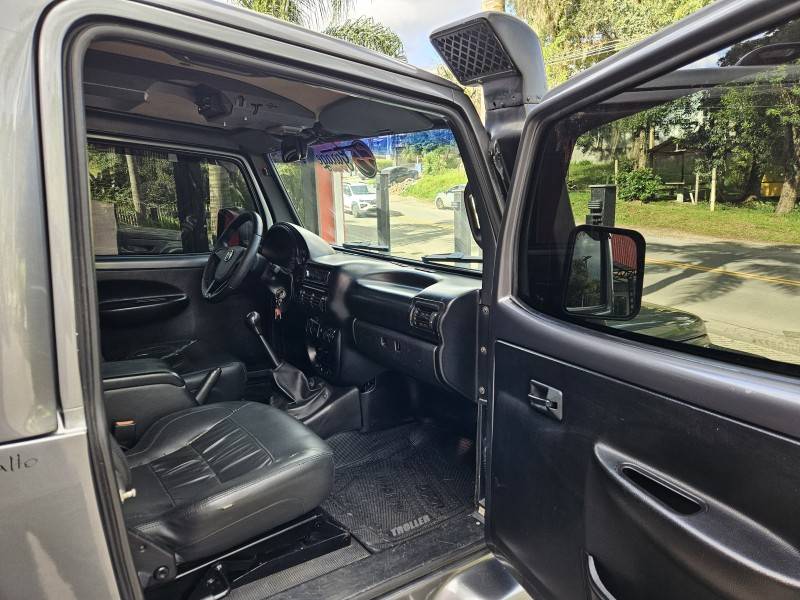 TROLLER - T4 - 2008/2008 - Cinza - R$ 99.900,00
