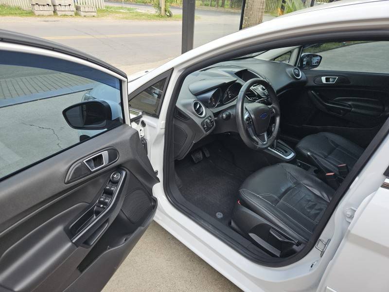 FORD - FIESTA - 2014/2015 - Branca - R$ 54.900,00