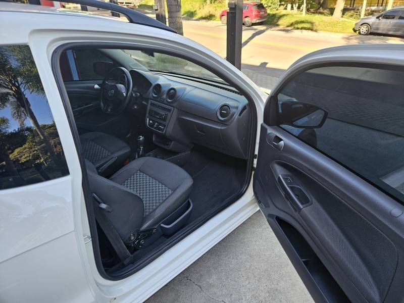VOLKSWAGEN - SAVEIRO - 2014/2015 - Branca - R$ 52.900,00